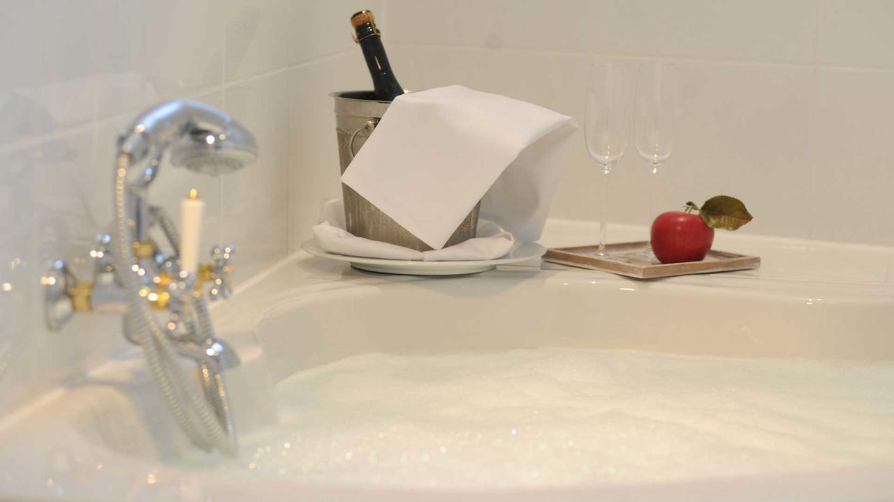 Schlosshotel Neckarbischofsheim Esterno foto
