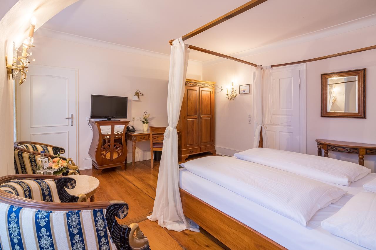 Schlosshotel Neckarbischofsheim Esterno foto