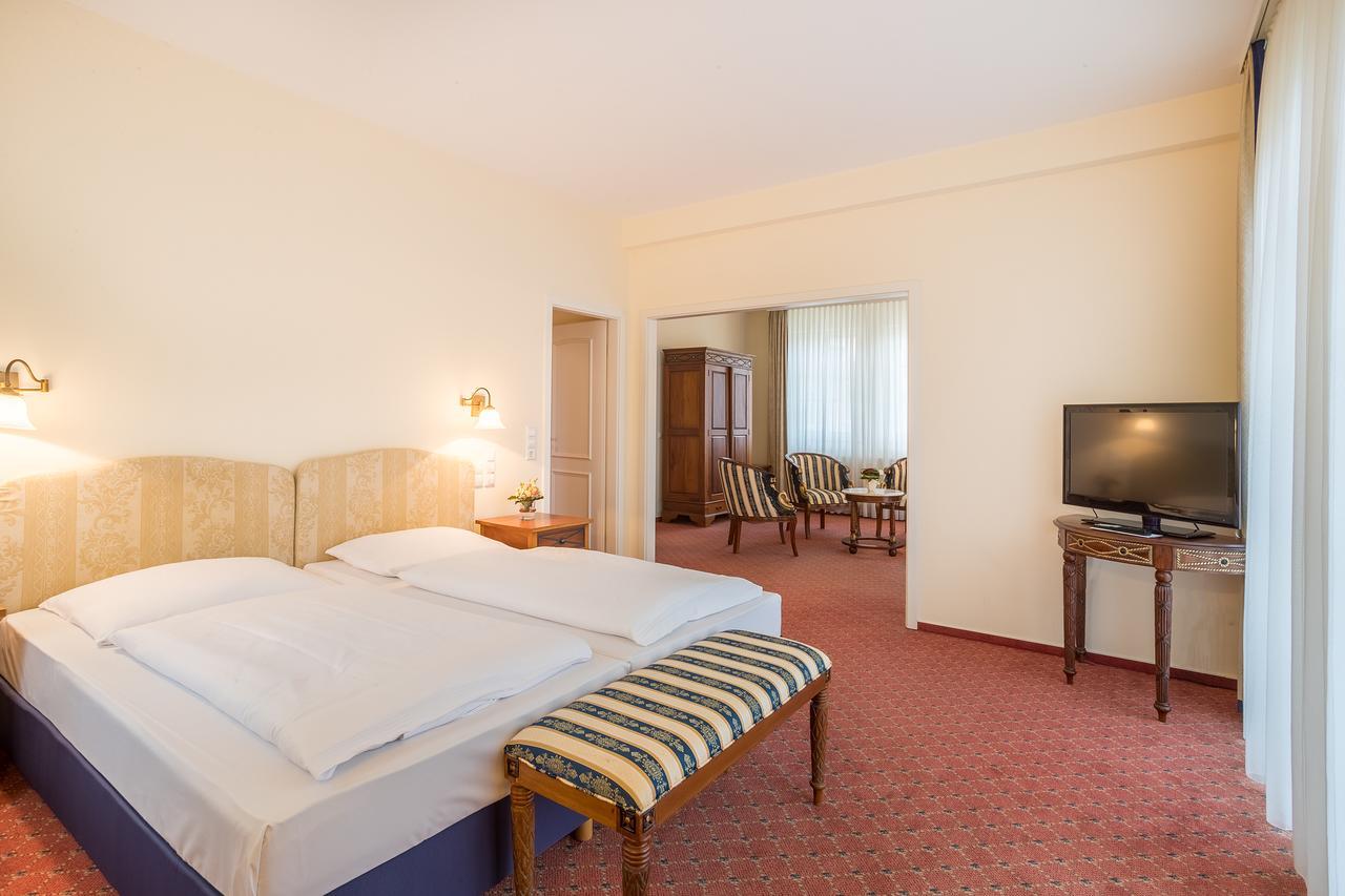 Schlosshotel Neckarbischofsheim Esterno foto