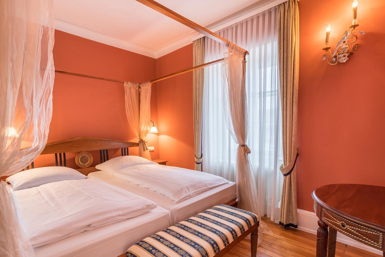 Schlosshotel Neckarbischofsheim Esterno foto