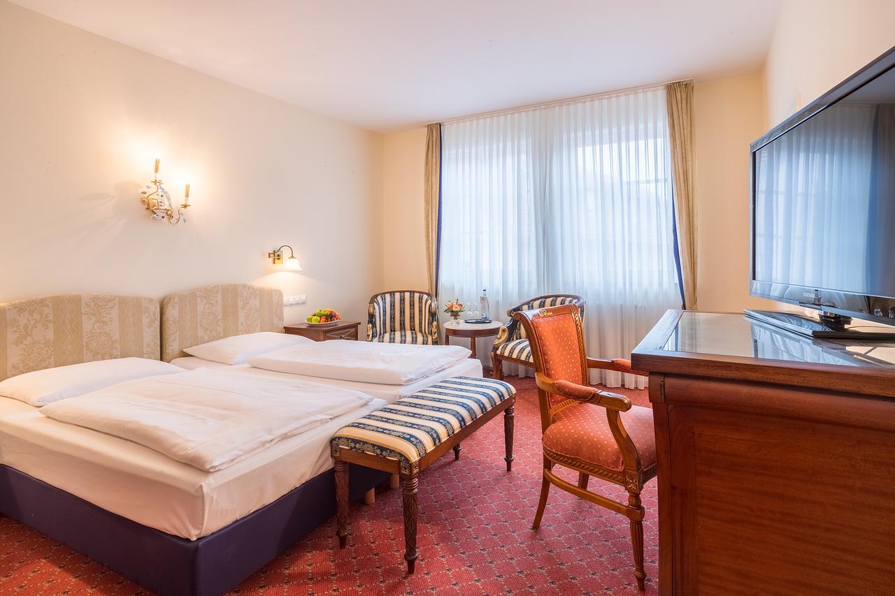 Schlosshotel Neckarbischofsheim Esterno foto