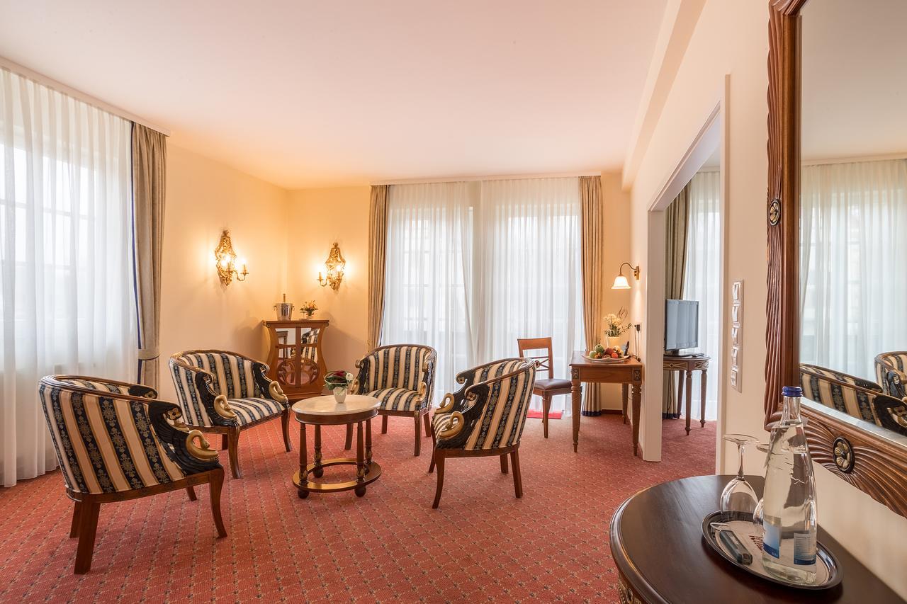 Schlosshotel Neckarbischofsheim Esterno foto