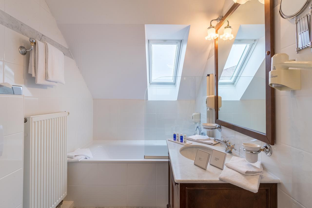 Schlosshotel Neckarbischofsheim Esterno foto