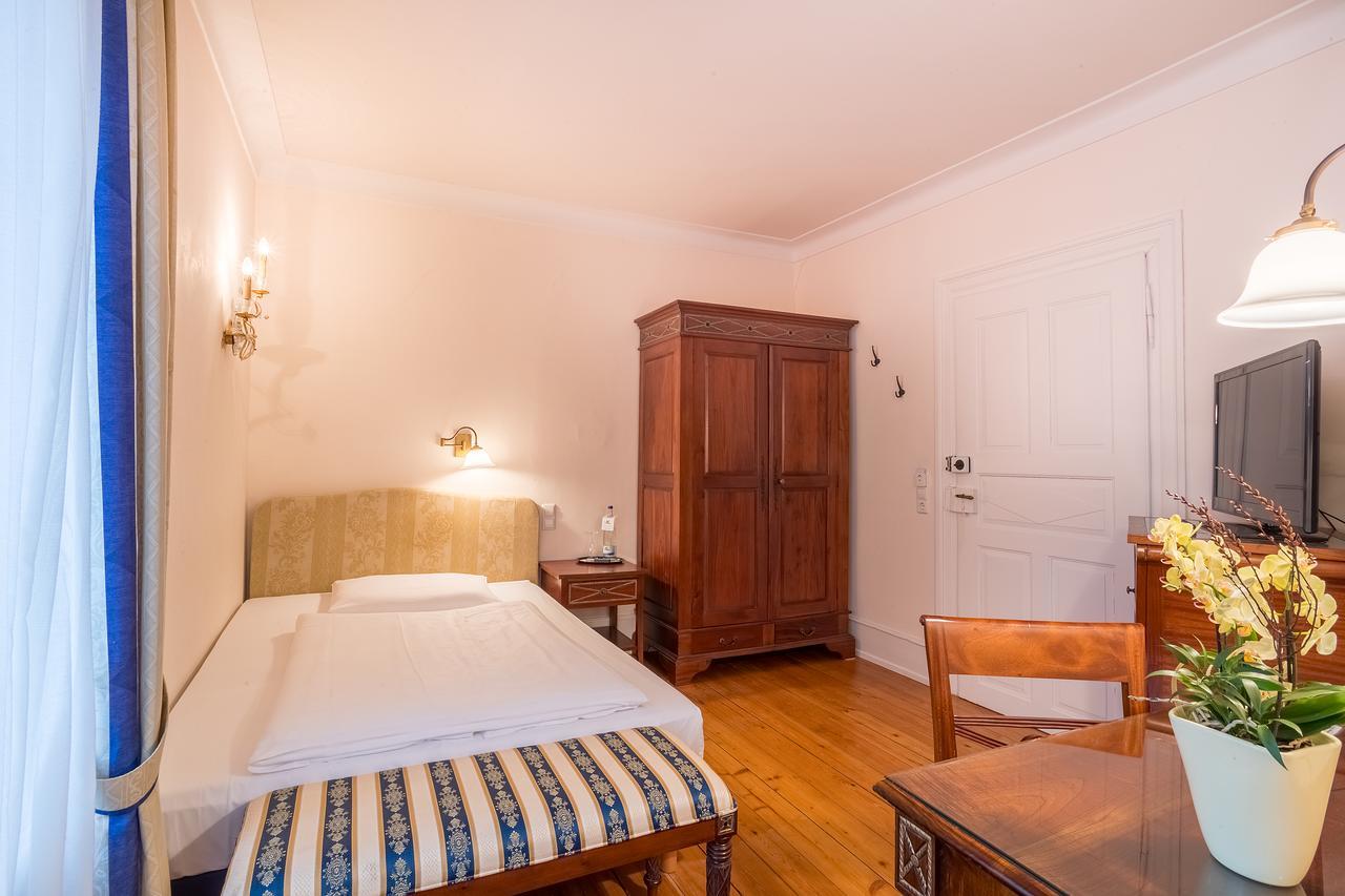 Schlosshotel Neckarbischofsheim Esterno foto